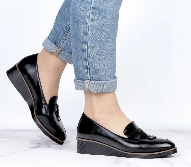 Moc mokasynów: Jak nosić i z czym łączyć te wygodne buty?