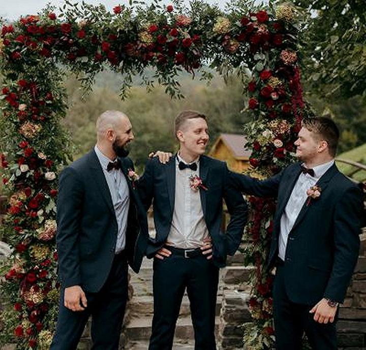 Modne garnitury męskie na 2025 rok - które kolory będą królować?