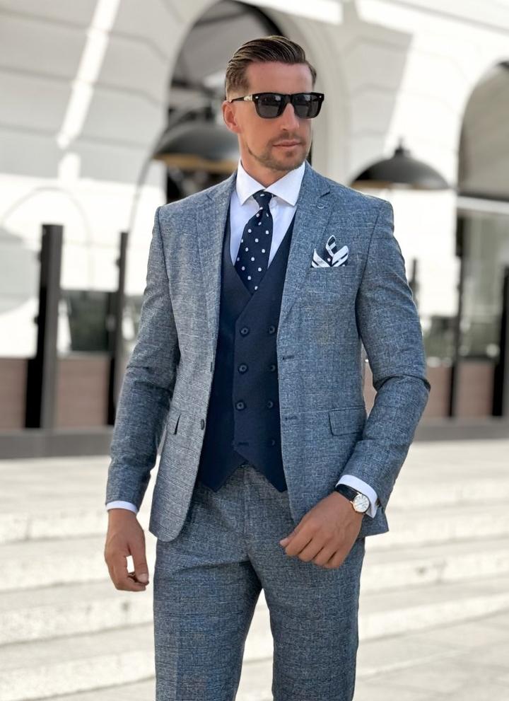 Elegancki look z brzuszkiem