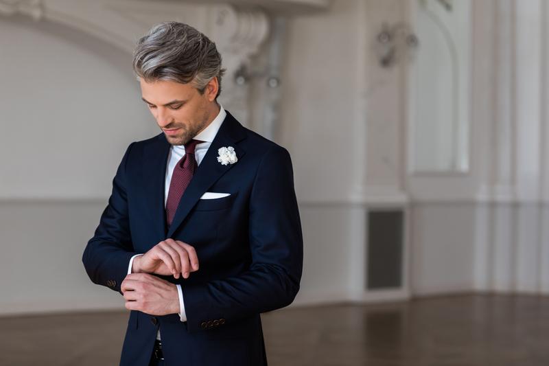 Krawaty do granatowego garnituru