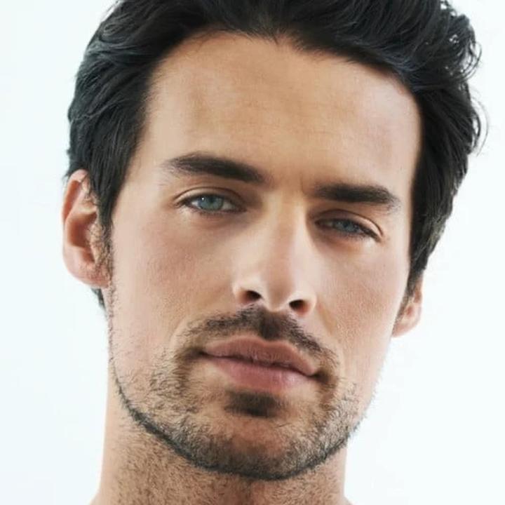 Stylizacja krótkiego zarostu