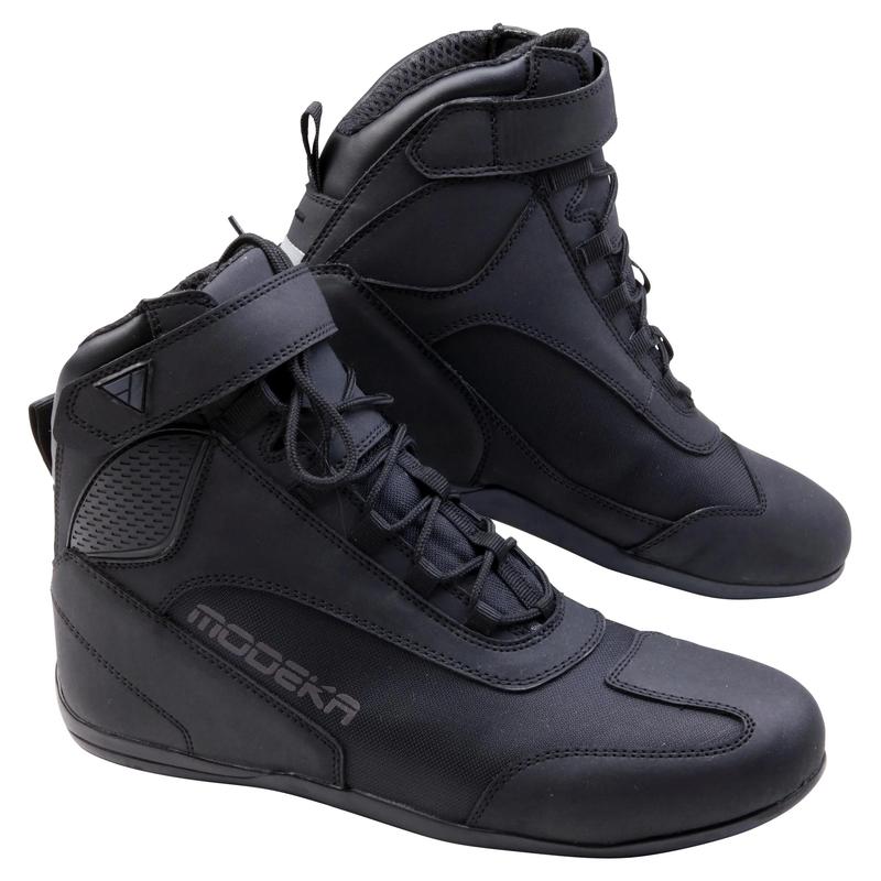 Jakie buty motocyklowe wybrać, aby cieszyć się turystyczną jazdą?