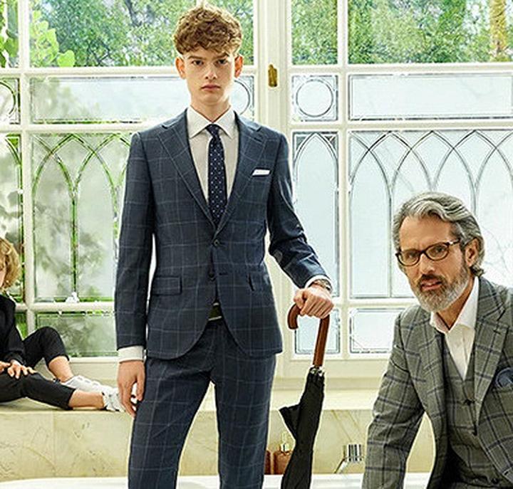 Jak dobrać kolor krawata do garnituru i okazji? Praktyczne porady i najnowsze trendy