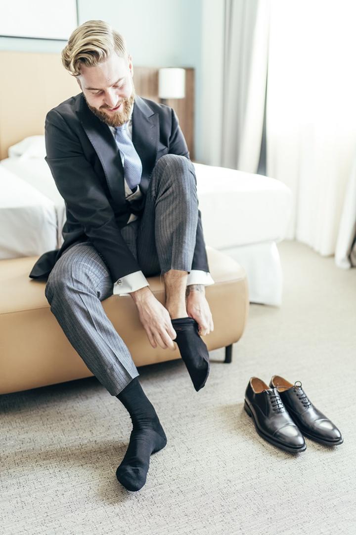 Kolory skarpet do granatowego garnituru