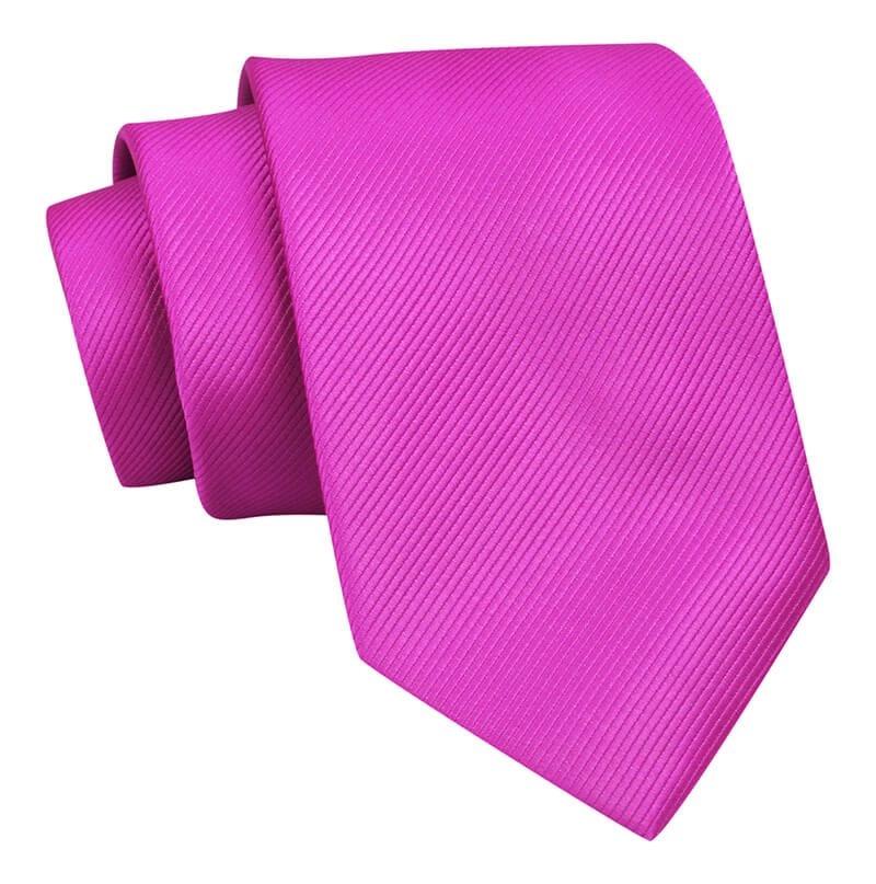 Krawat do różowej sukienki