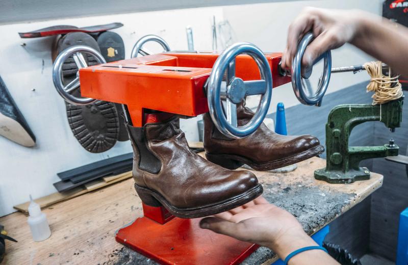 Pielęgnacja skórzanych butów