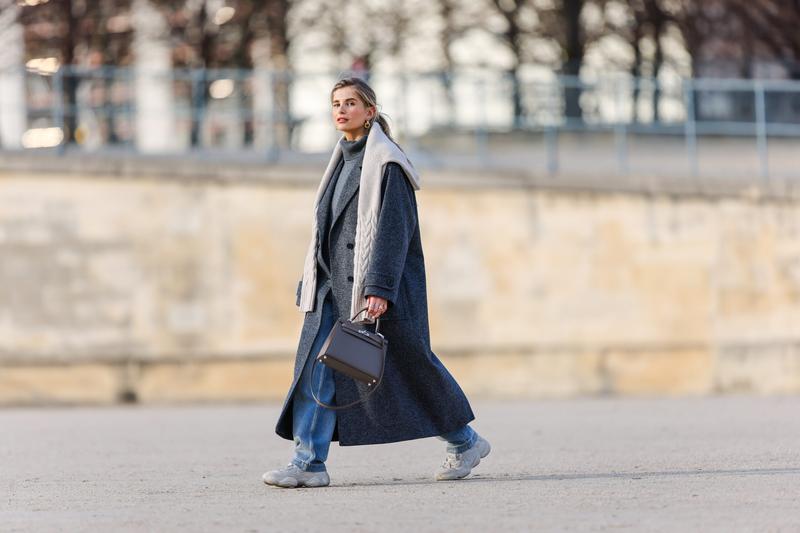 Jak stylizować szary płaszcz
