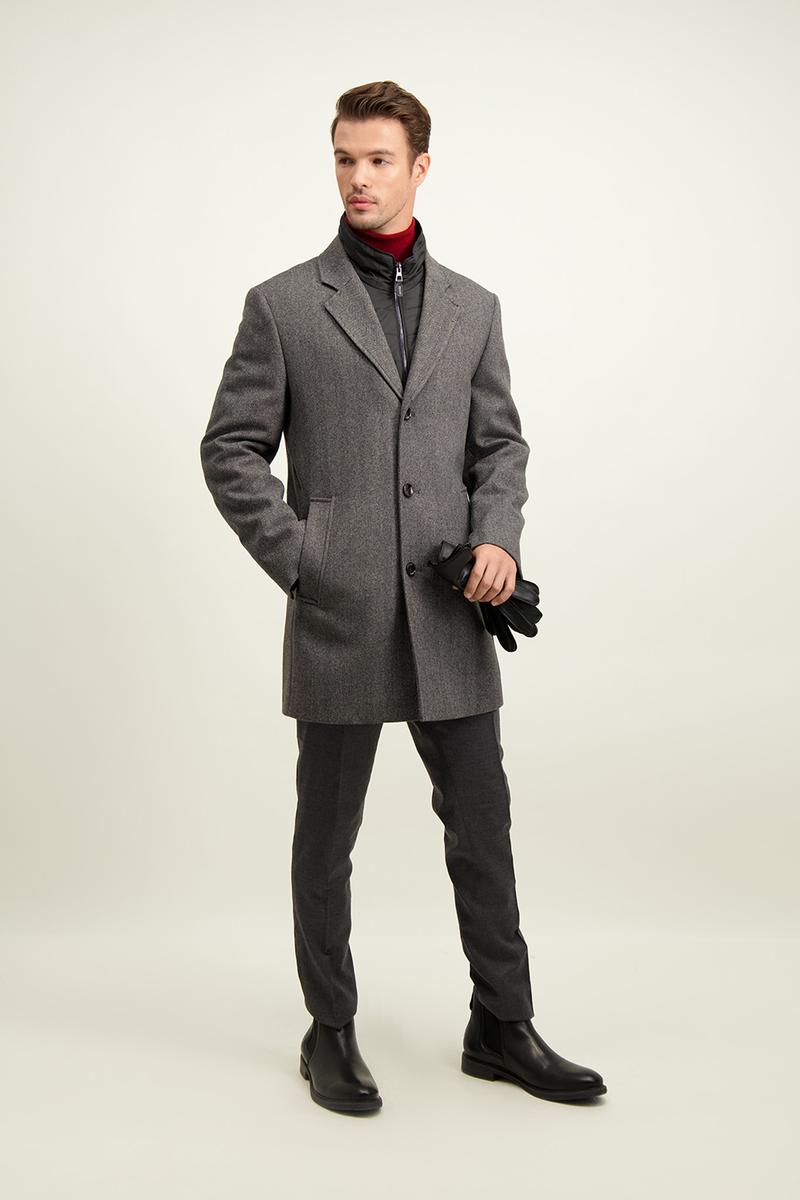 Szary płaszcz jako symbol stylu