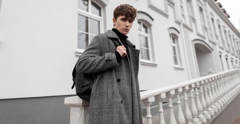 Szary płaszcz na każdą okazję