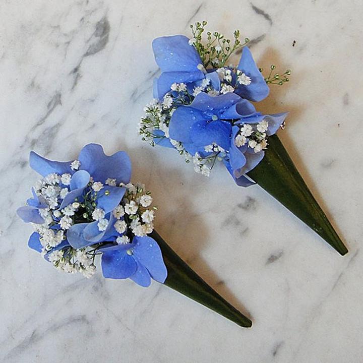 Butonierka porady gentlemana – elegancja na wyciągnięcie ręki