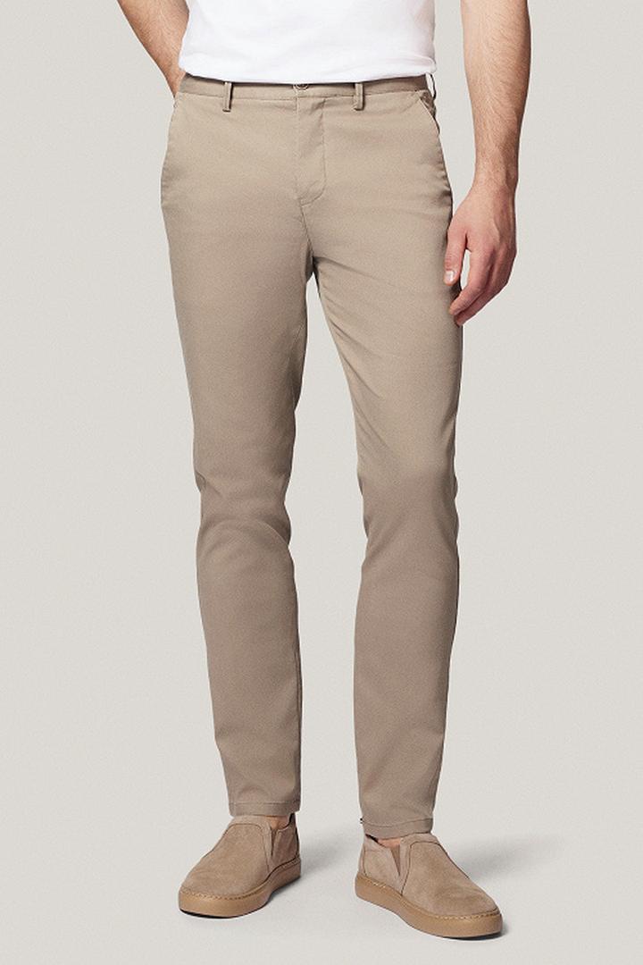 Stylizacje męskie z chino