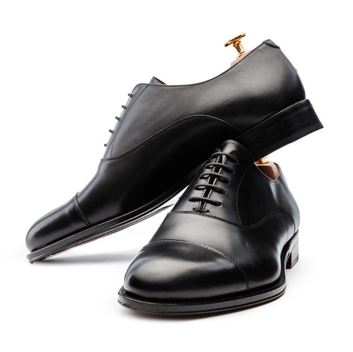 Czarne oxfordy – trzecia odsłona klasyki mody męskiej