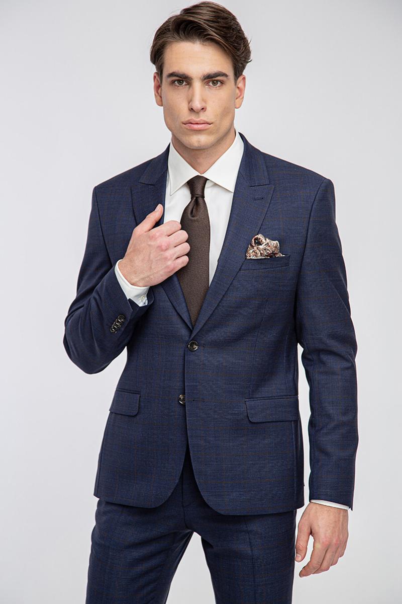 Granatowy garnitur biznesowy