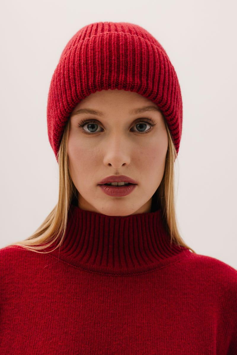 Czapki wełniane w modzie męskiej i damskiej