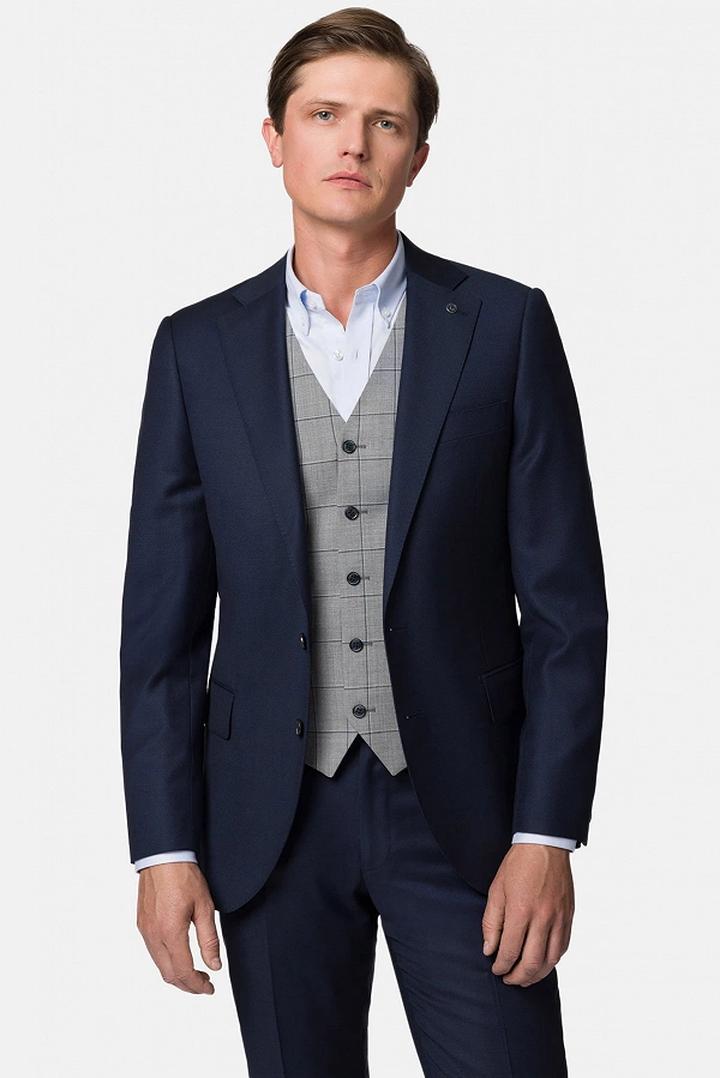 Szara kamizelka do granatowego garnituru